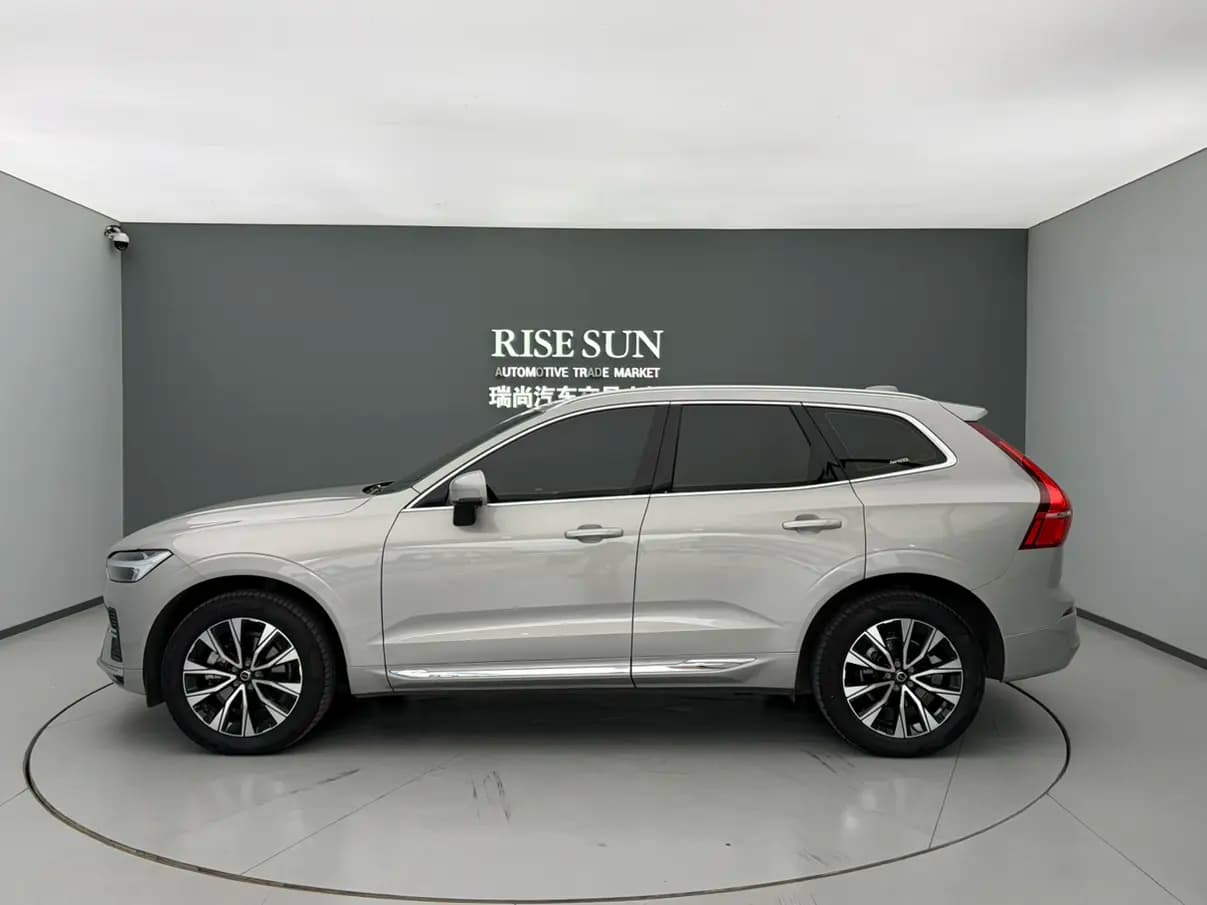 Volvo XC60 2023 г. 47120 км. — фото 4