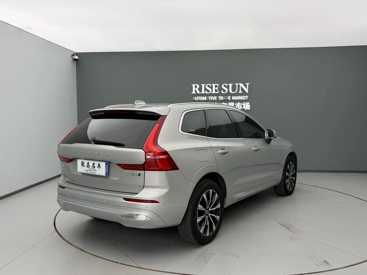 Volvo XC60 2023 г. 47120 км. — фото 7