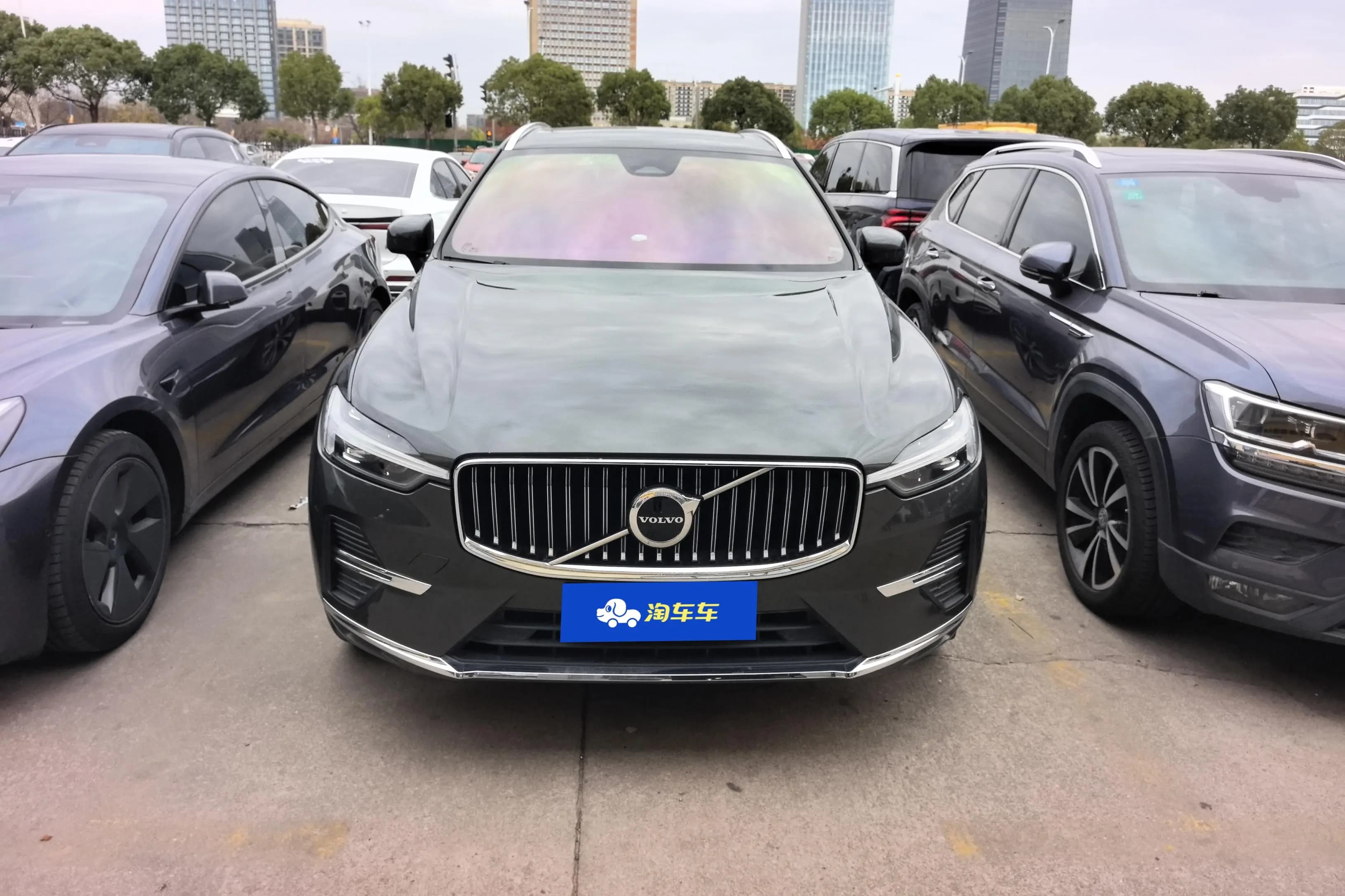 Volvo XC60 2022 г. 64821 км. — фото 2