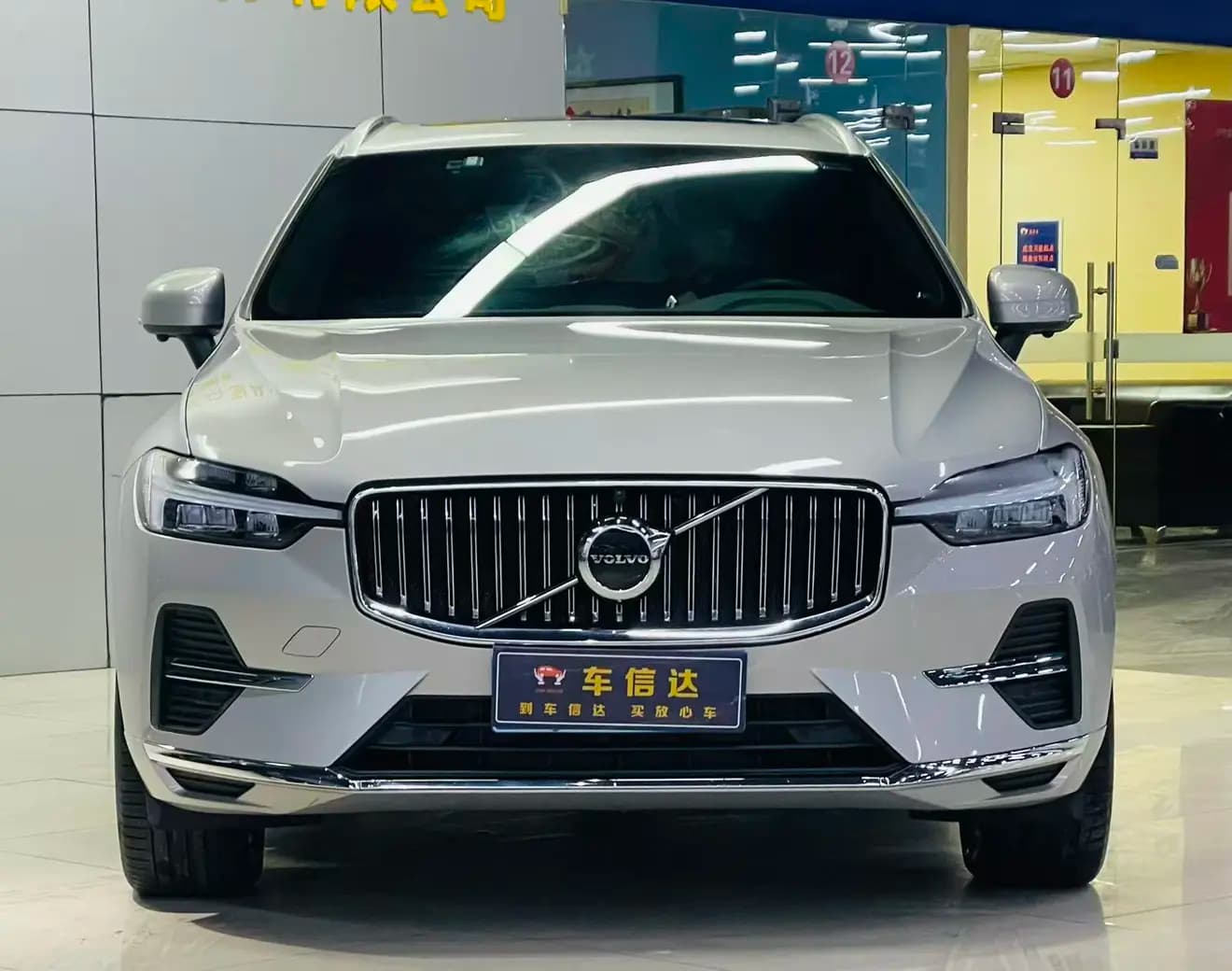 Volvo XC60 2022 г. 66122 км. — фото 2