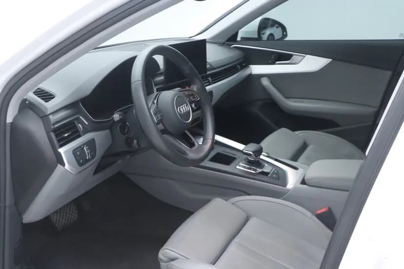 Audi A4L 2021 г. 41003 км. — фото 11