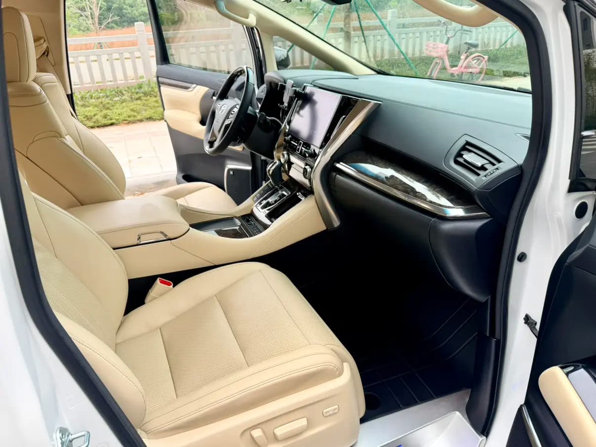 Toyota Crown Wellfire 2021 г. 54048 км. — фото 12