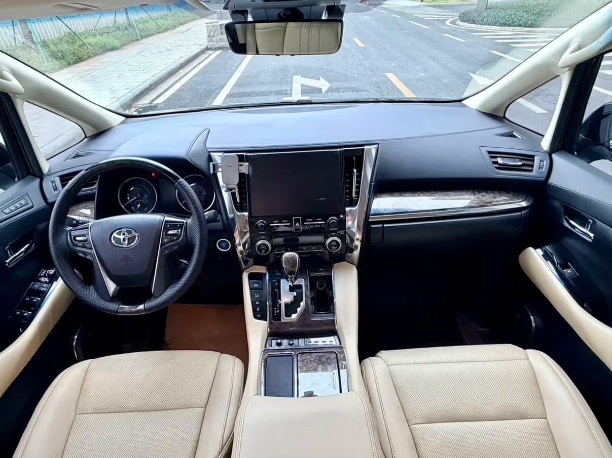 Toyota Crown Wellfire 2021 г. 54048 км. — фото 7
