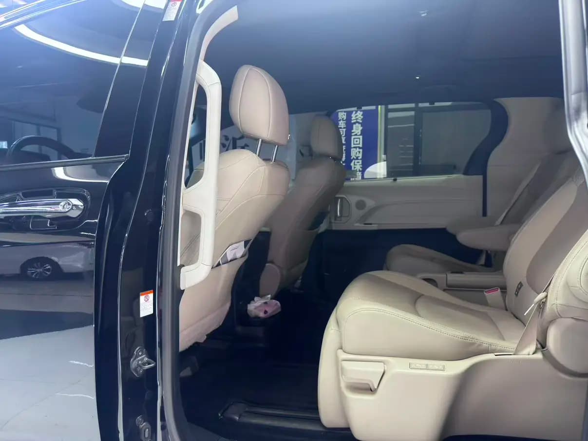 Toyota Granvia 2023 г. 87108 км. — фото 11