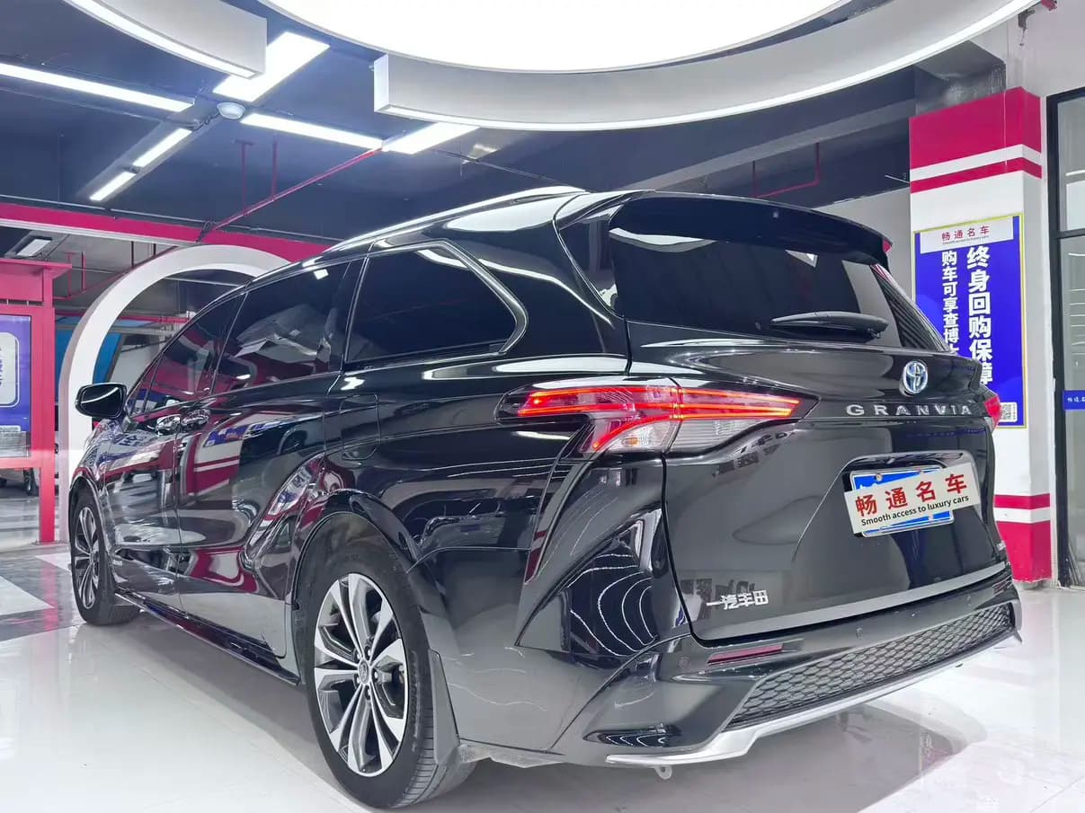 Toyota Granvia 2023 г. 87108 км. — фото 4