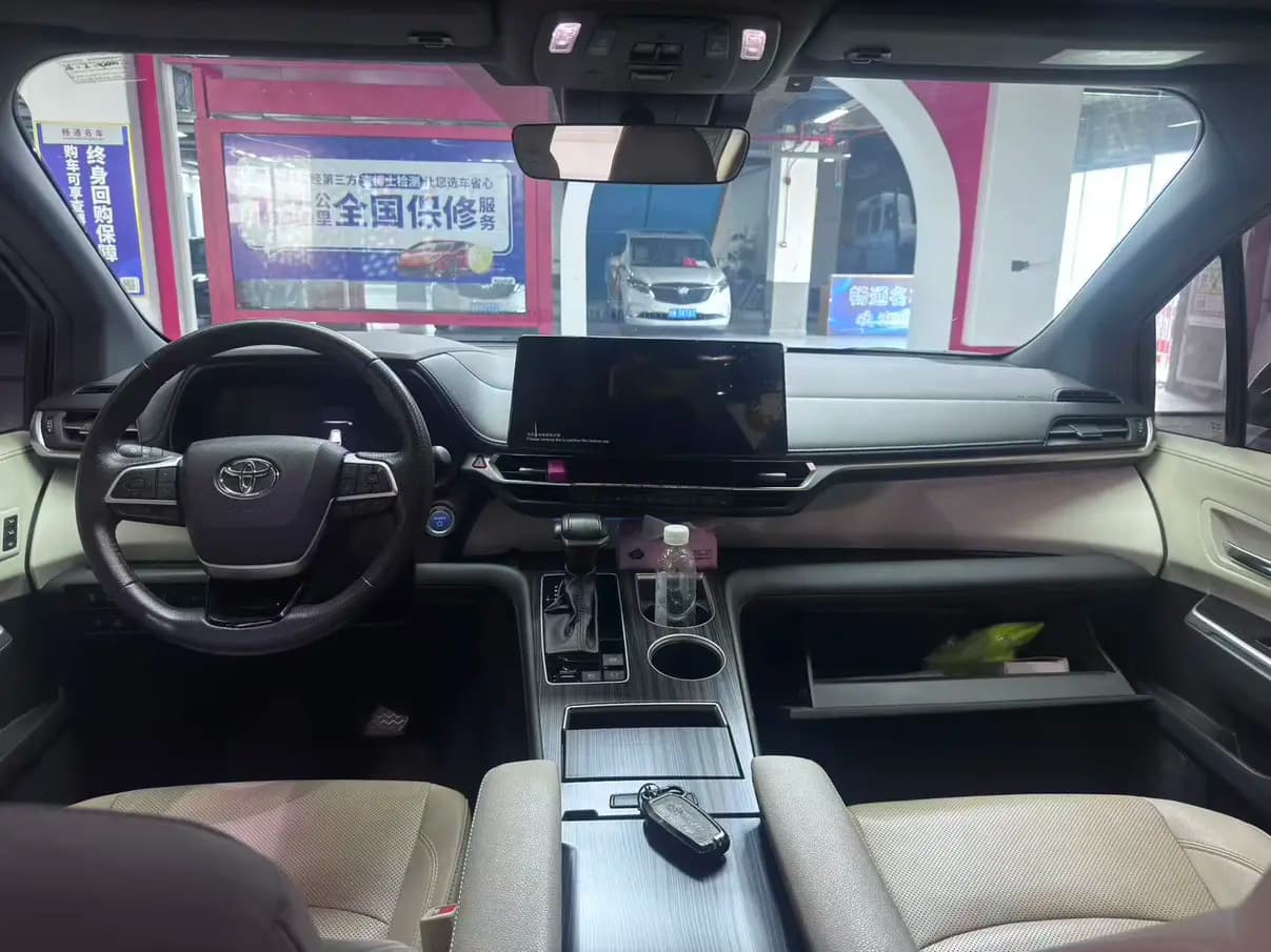 Toyota Granvia 2023 г. 87108 км. — фото 8
