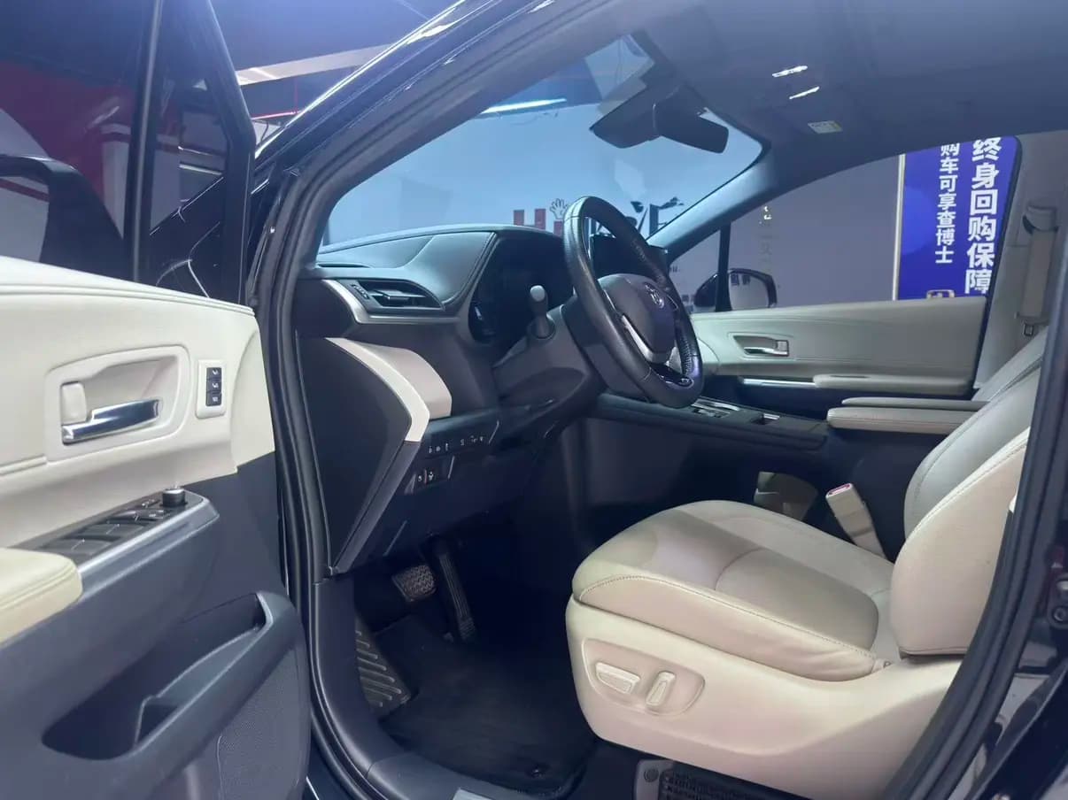 Toyota Granvia 2023 г. 87108 км. — фото 10