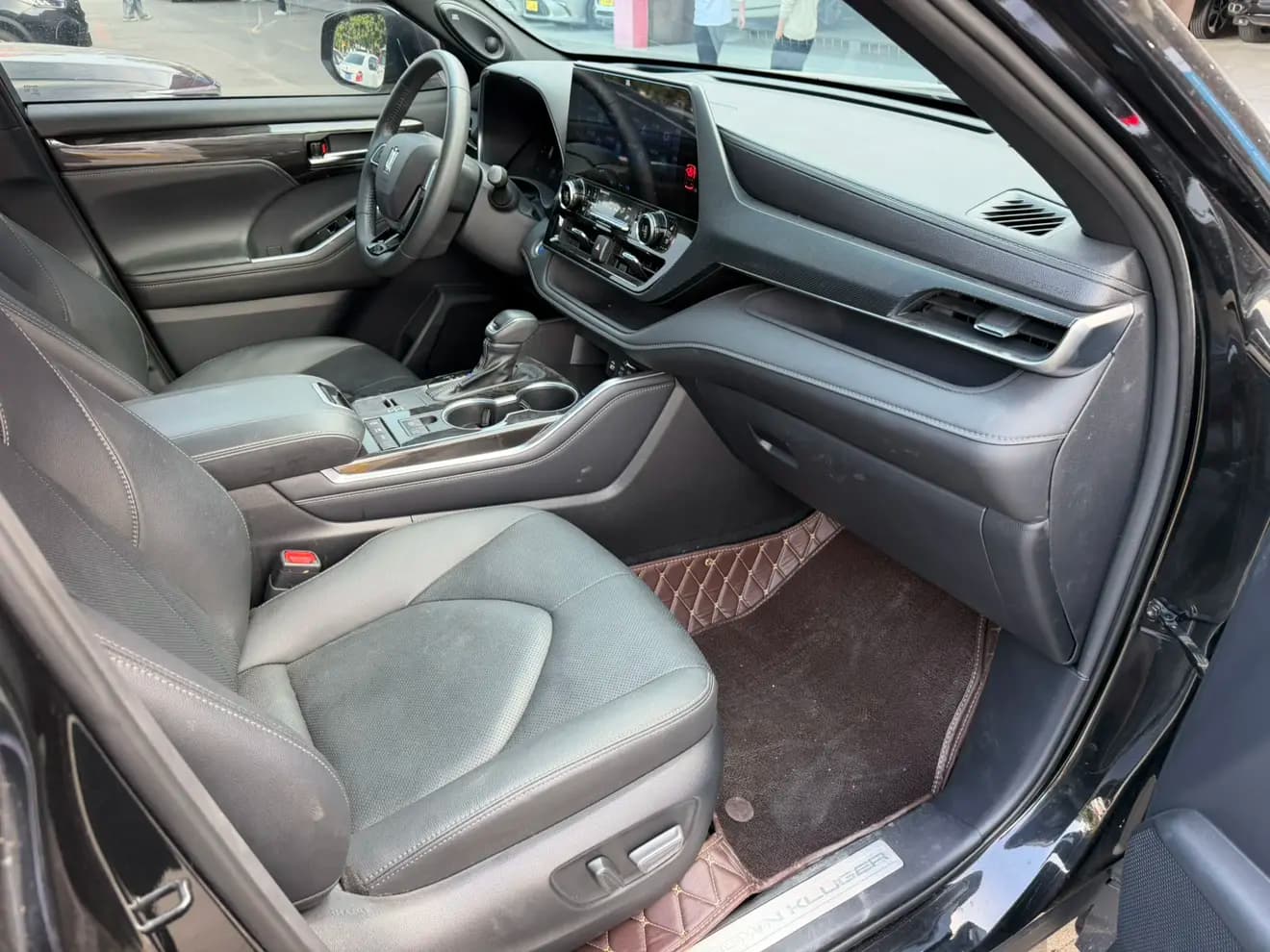 Toyota Crown Kluger 2023 г. 34736 км. — фото 12