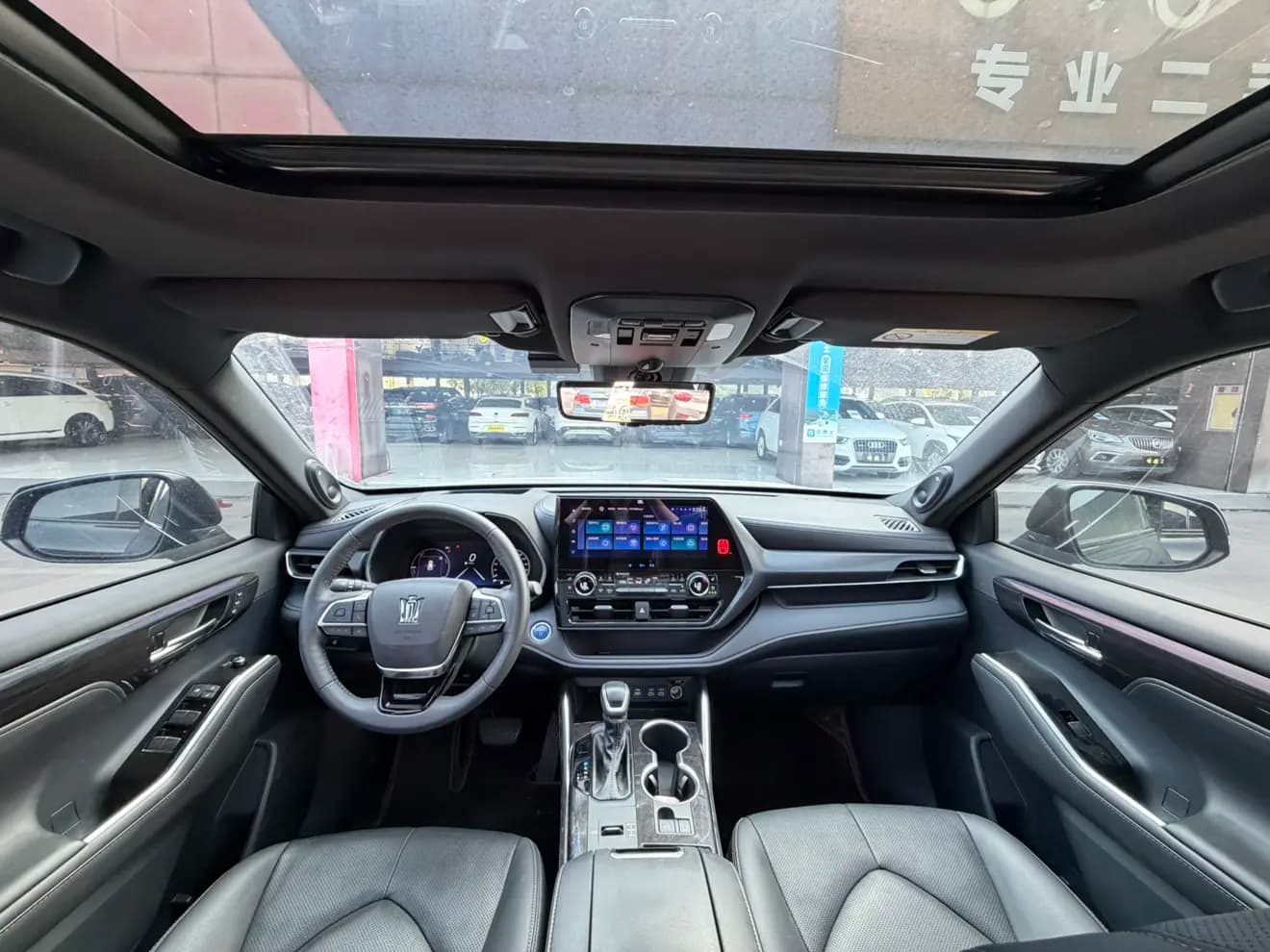 Toyota Crown Kluger 2023 г. 34736 км. — фото 13