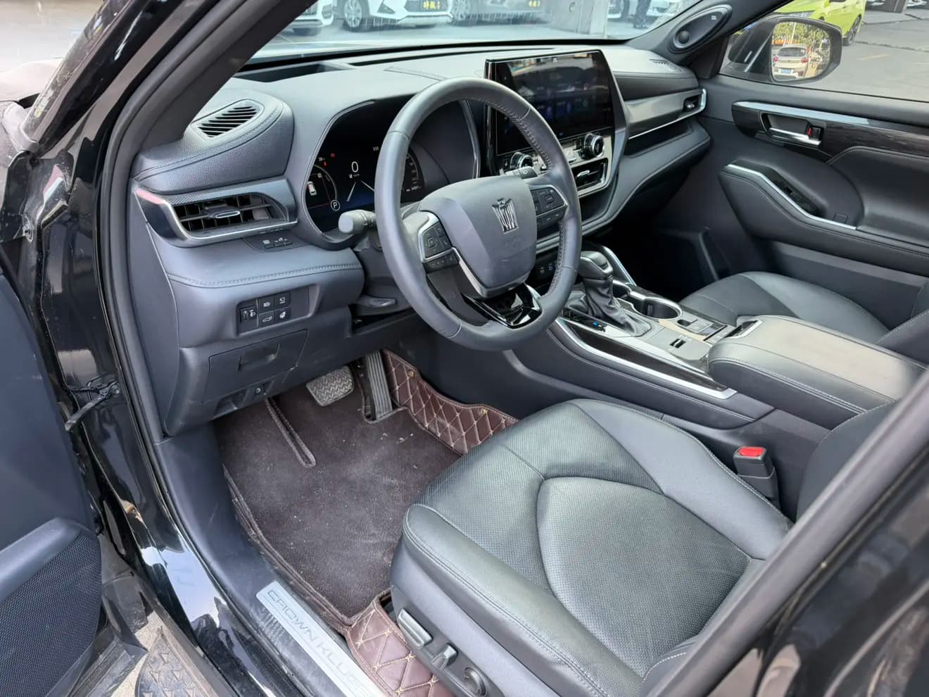 Toyota Crown Kluger 2023 г. 34736 км. — фото 16