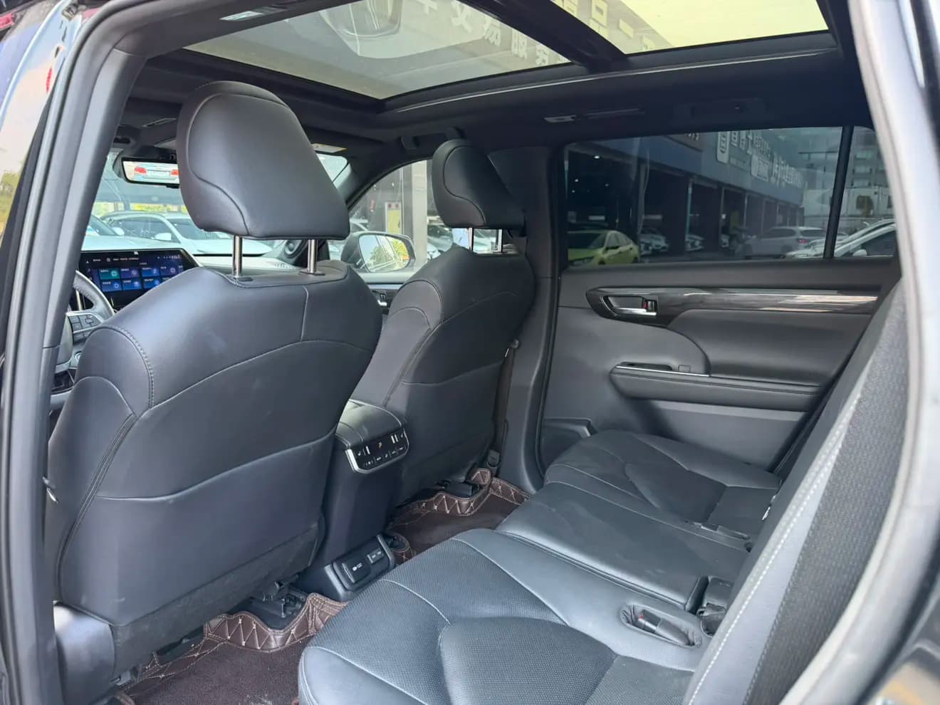 Toyota Crown Kluger 2023 г. 34736 км. — фото 17