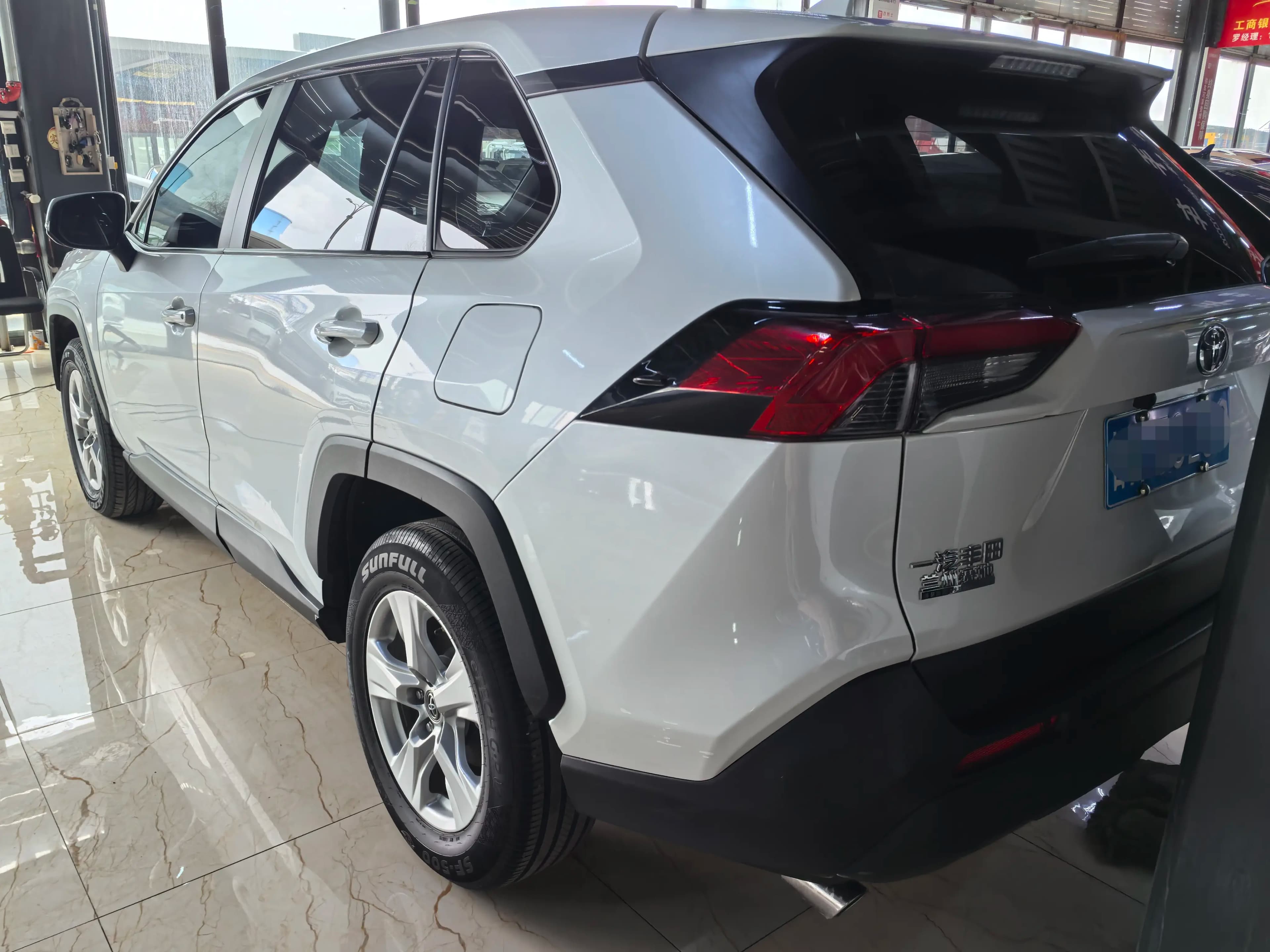 Toyota RAV4 2023 г. 56087 км. — фото 4