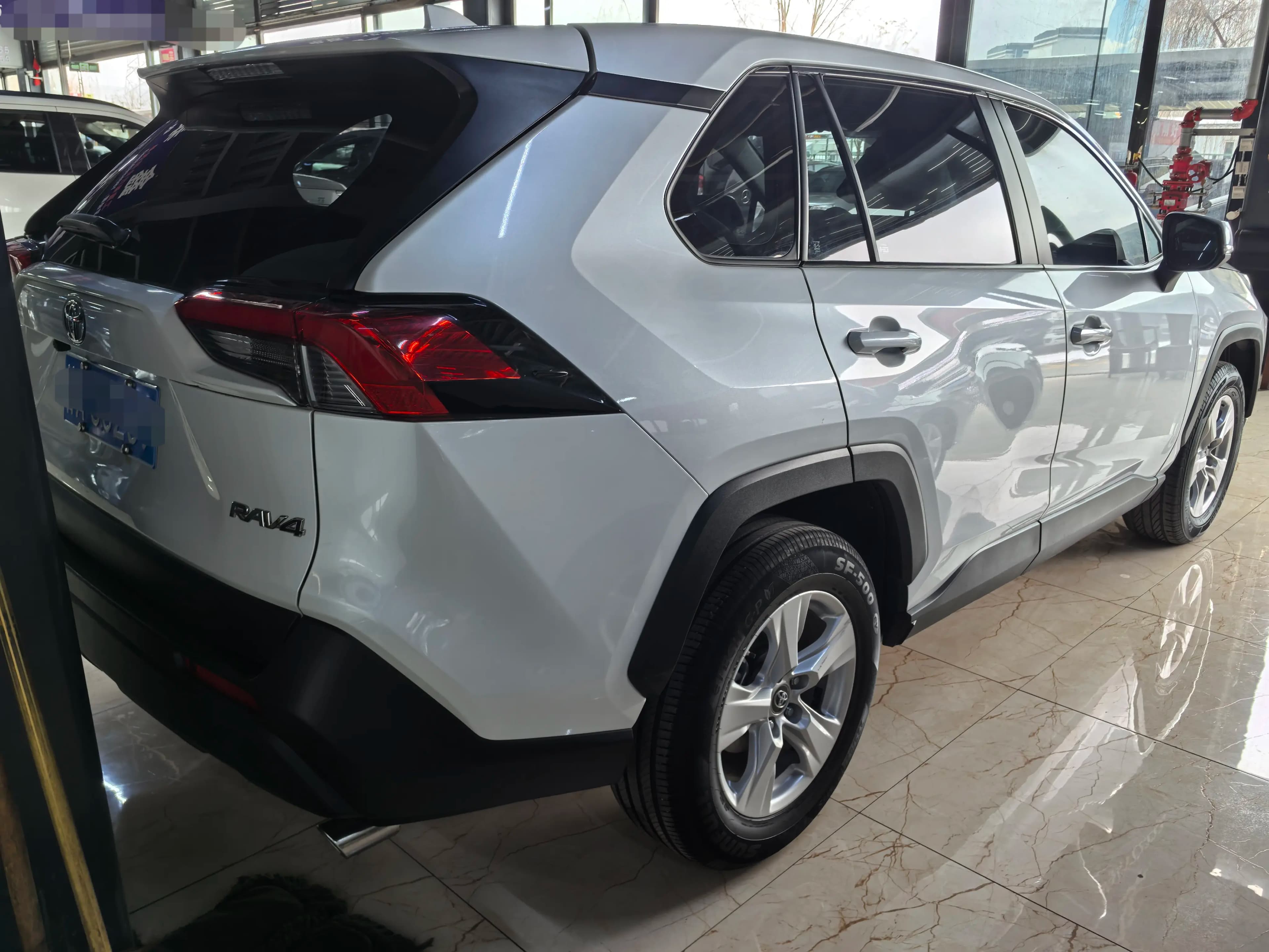 Toyota RAV4 2023 г. 56087 км. — фото 5