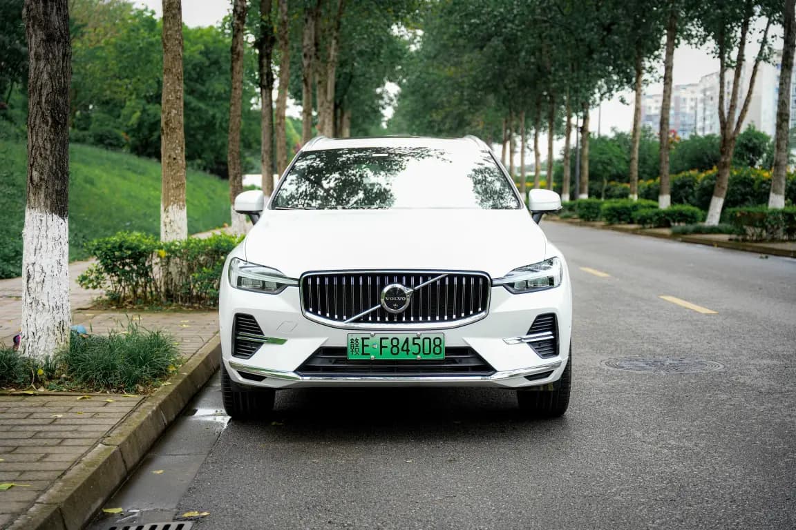 Volvo XC60 PHEV 2024 г. 11141 км. — фото 2