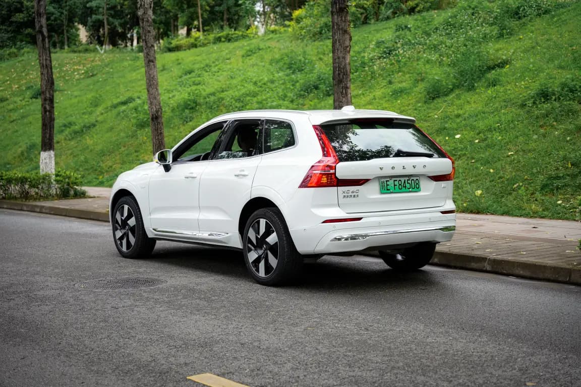 Volvo XC60 PHEV 2024 г. 11141 км. — фото 4