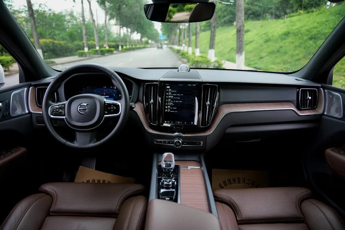 Volvo XC60 PHEV 2024 г. 11141 км. — фото 6