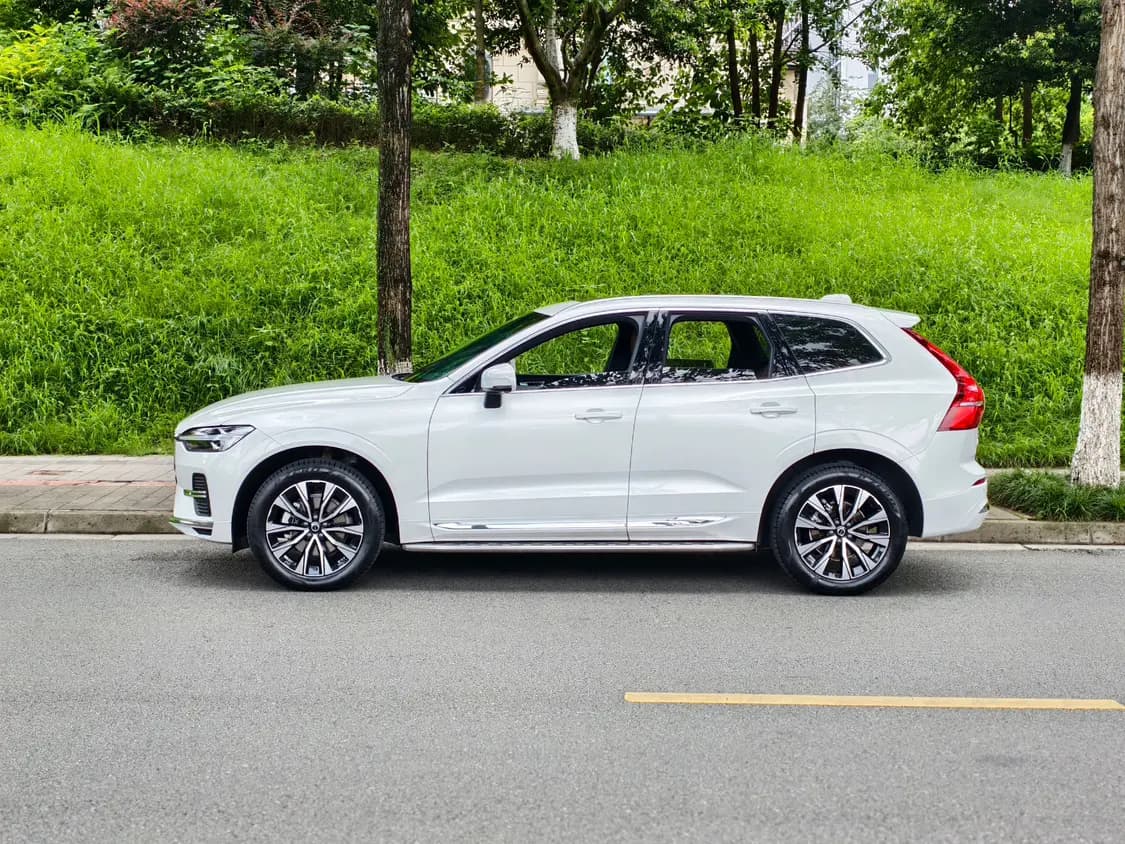 Volvo XC60 2023 г. 35142 км. — фото 3
