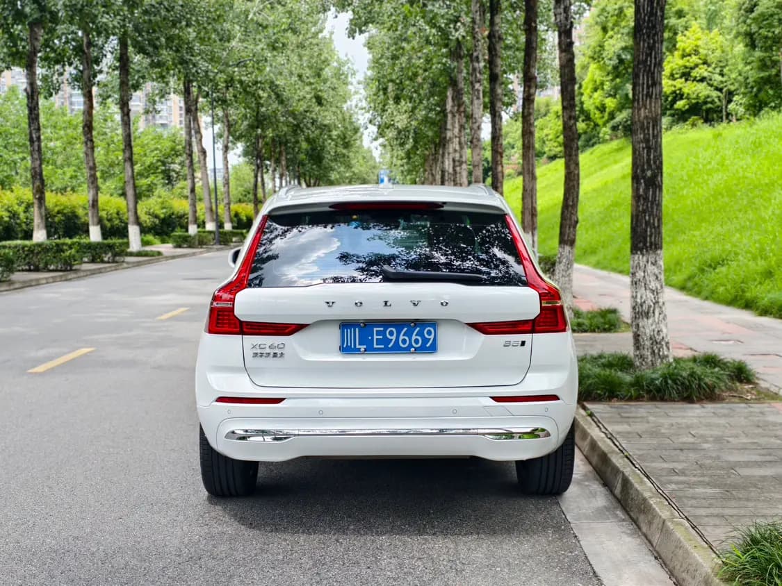 Volvo XC60 2023 г. 35142 км. — фото 5
