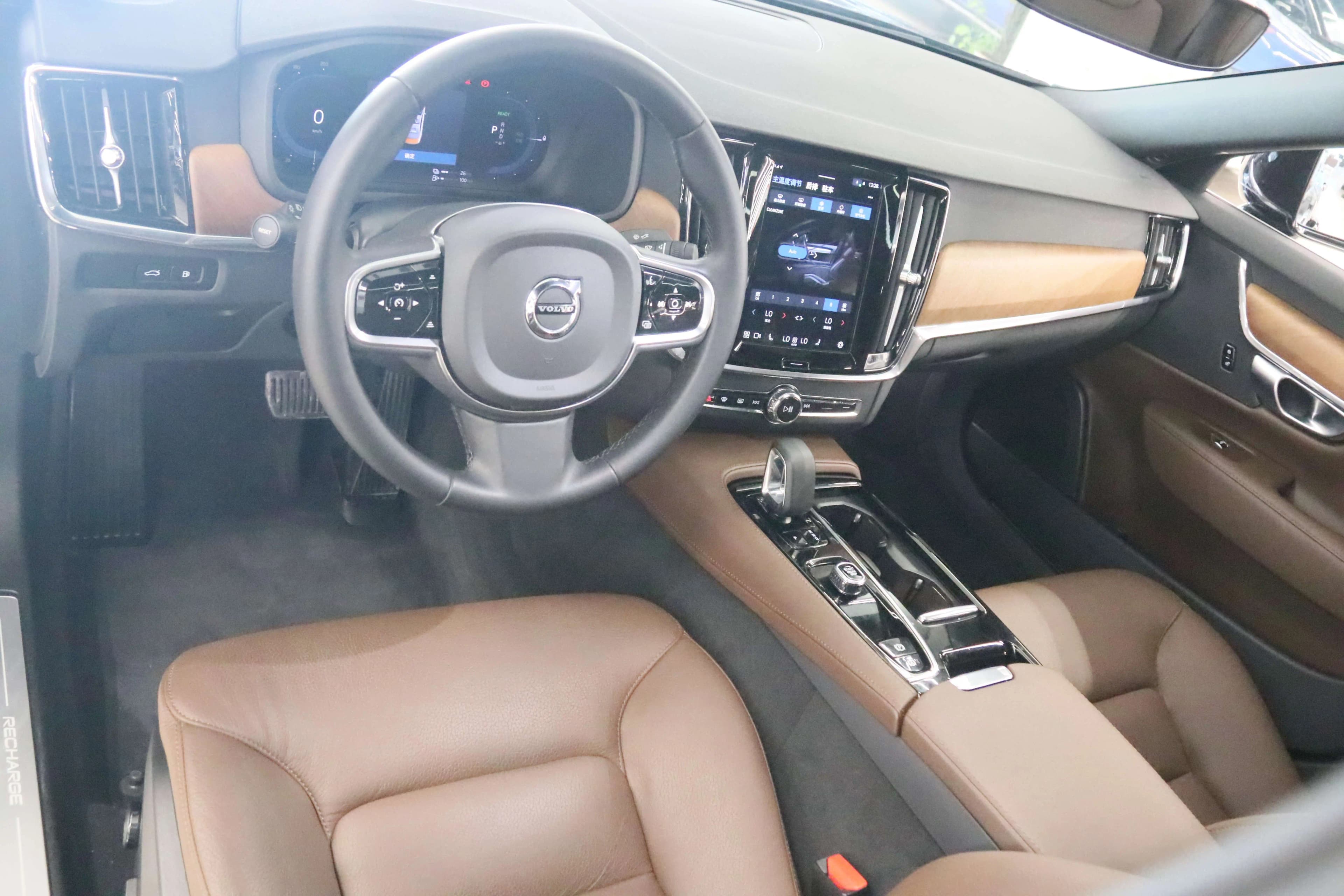 Volvo S90 PHEV 2023 г. 58515 км. — фото 13