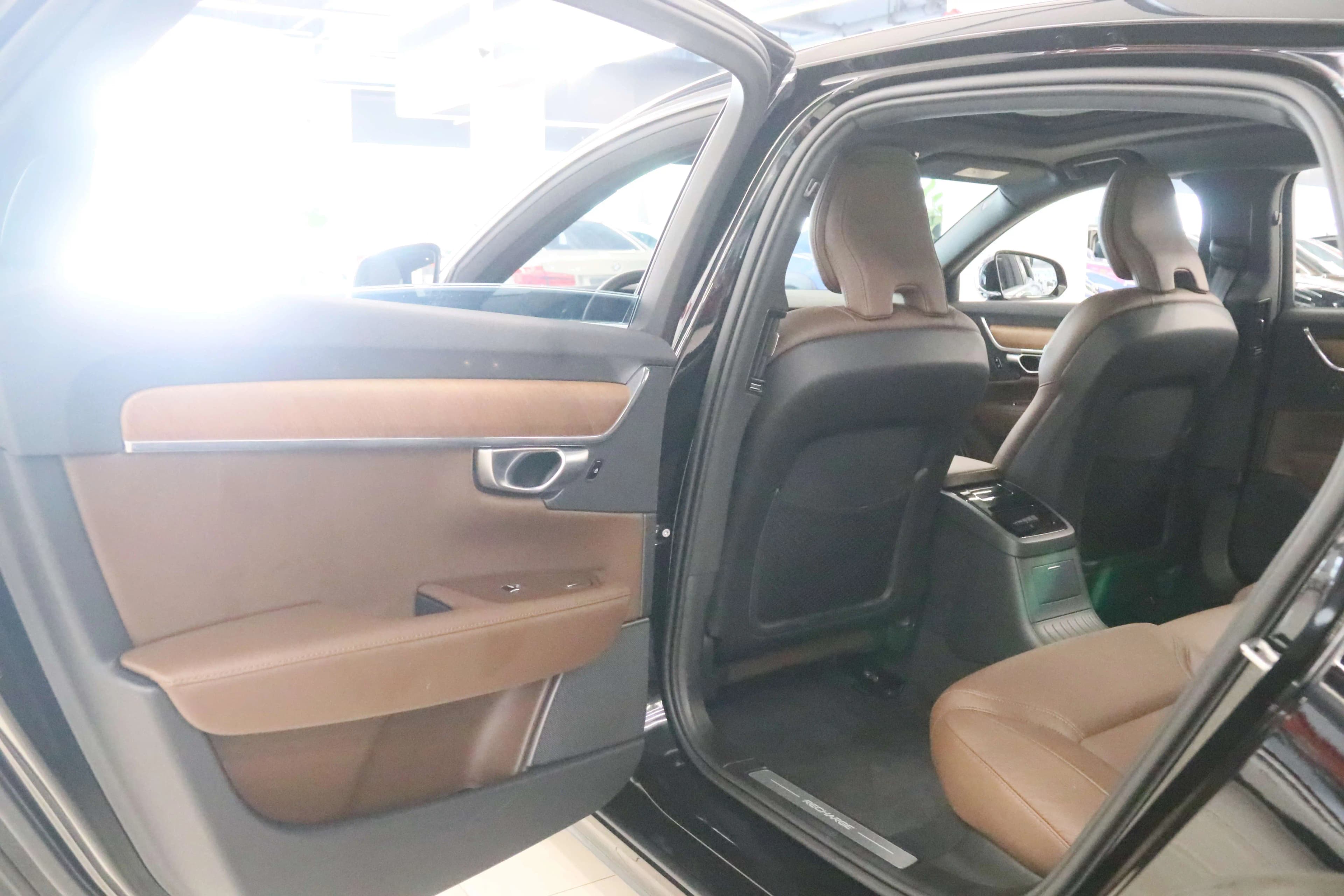 Volvo S90 PHEV 2023 г. 58515 км. — фото 18