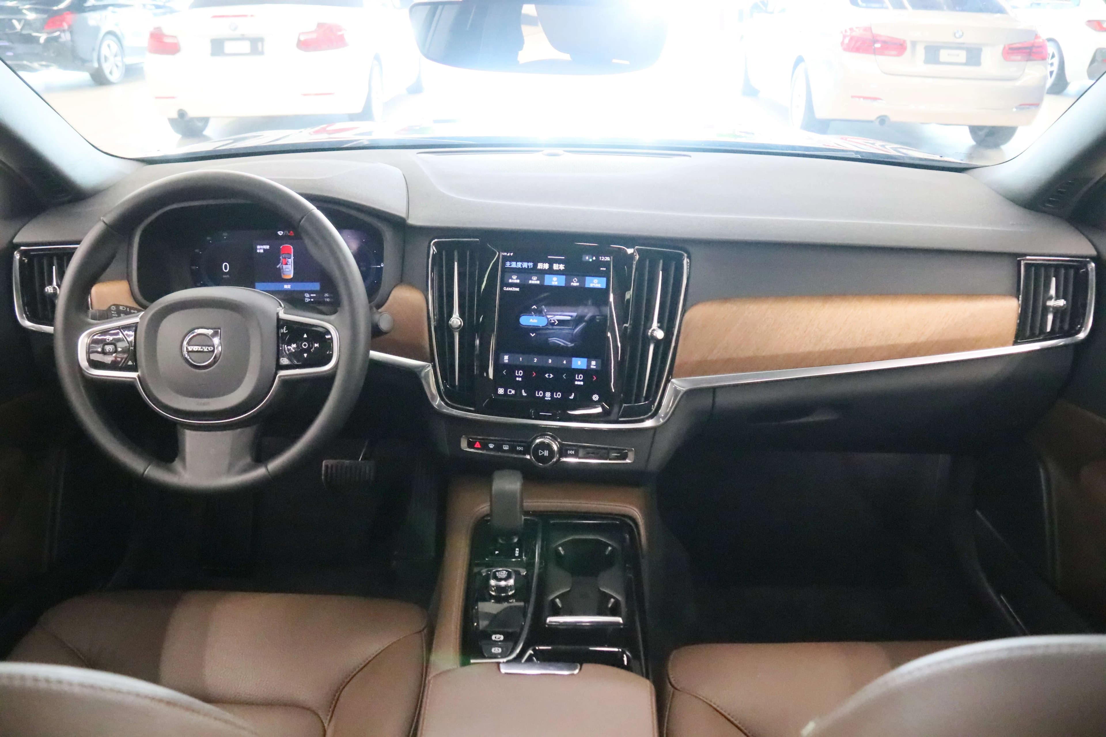 Volvo S90 PHEV 2023 г. 58515 км. — фото 9