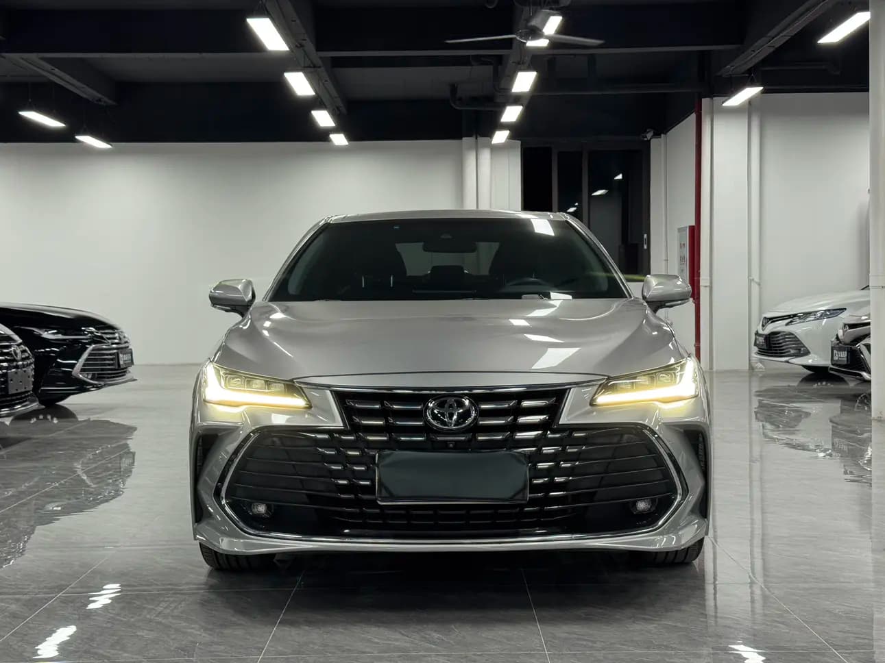 Toyota Avalon 2022 г. 39106 км. — фото 2