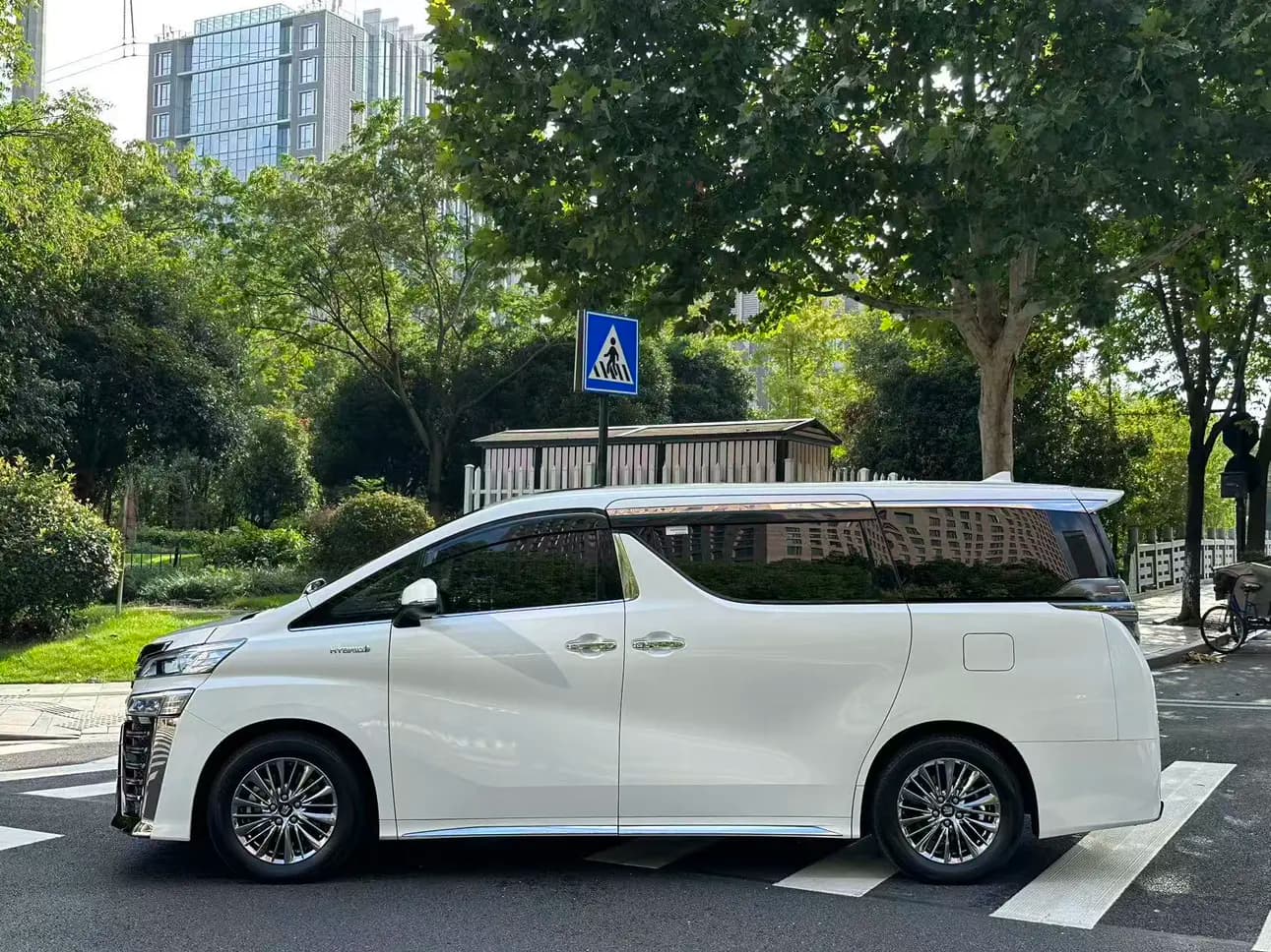 Toyota Crown Wellfire 2022 г. 63064 км. — фото 4