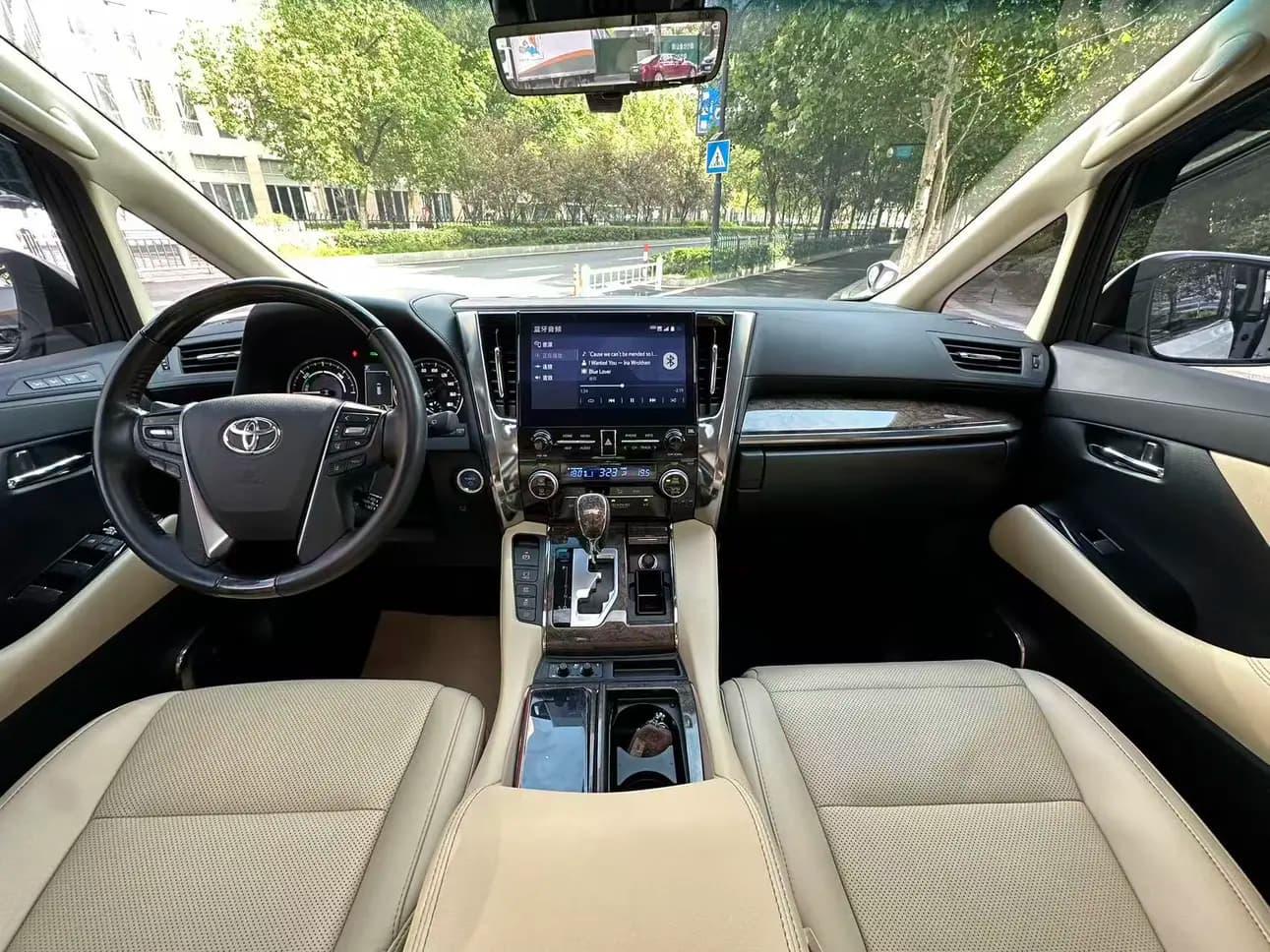 Toyota Crown Wellfire 2022 г. 63064 км. — фото 8