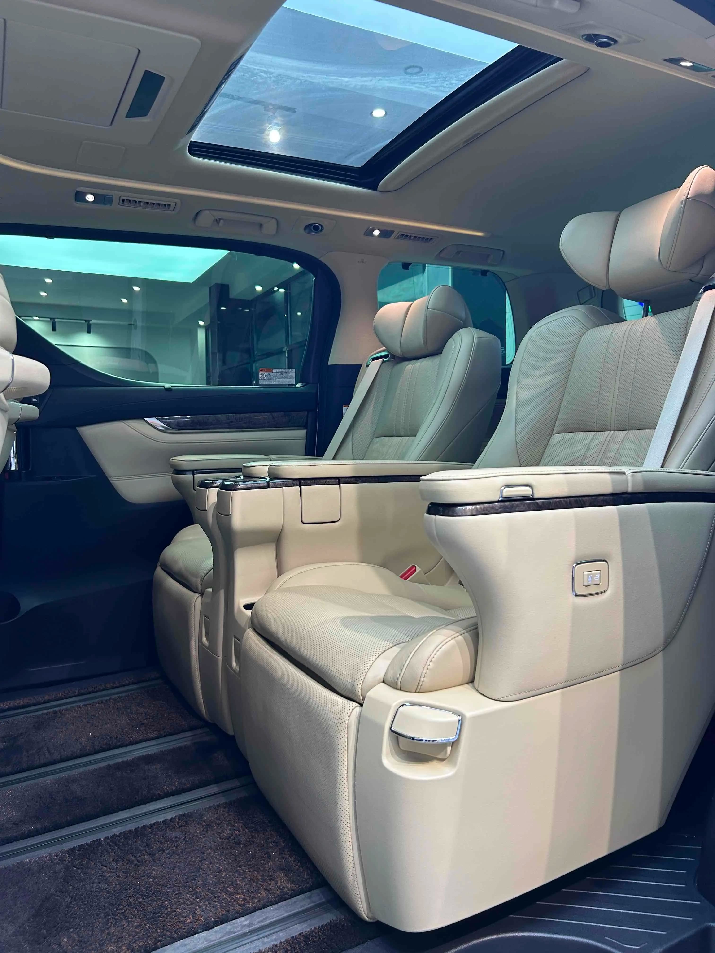 Toyota Crown Wellfire 2022 г. 126066 км. — фото 11