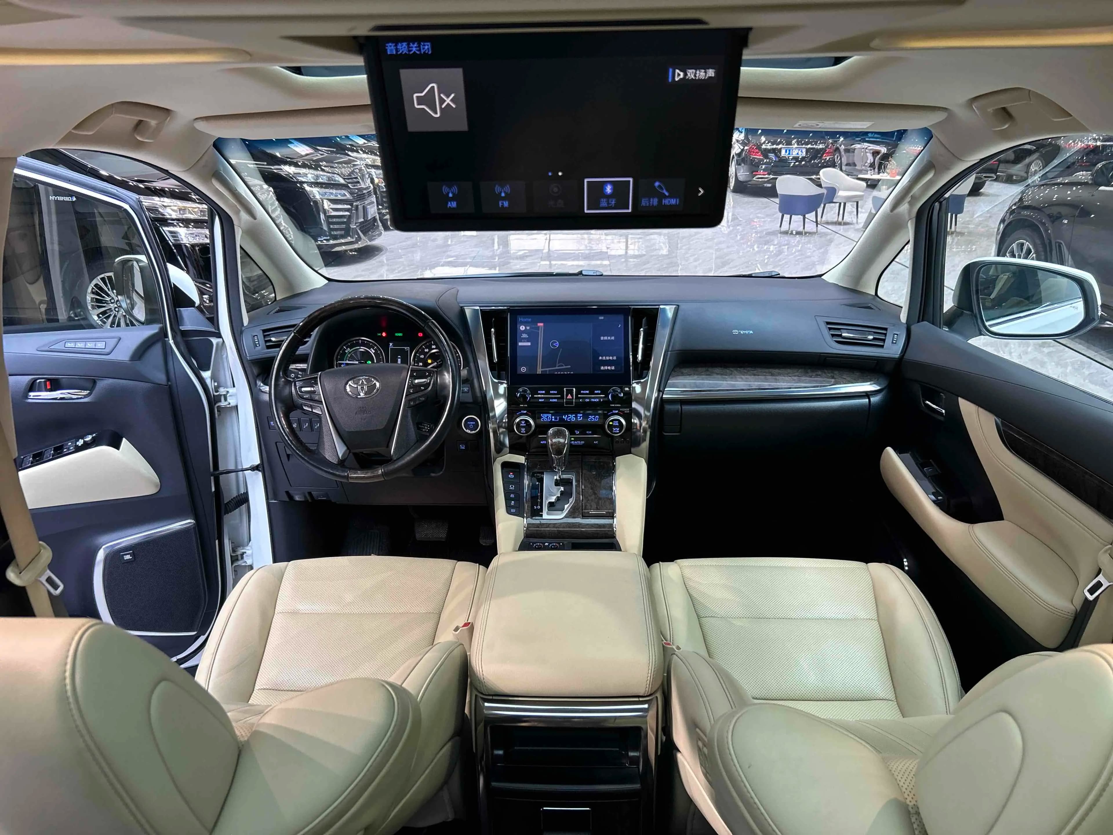Toyota Crown Wellfire 2022 г. 126066 км. — фото 15