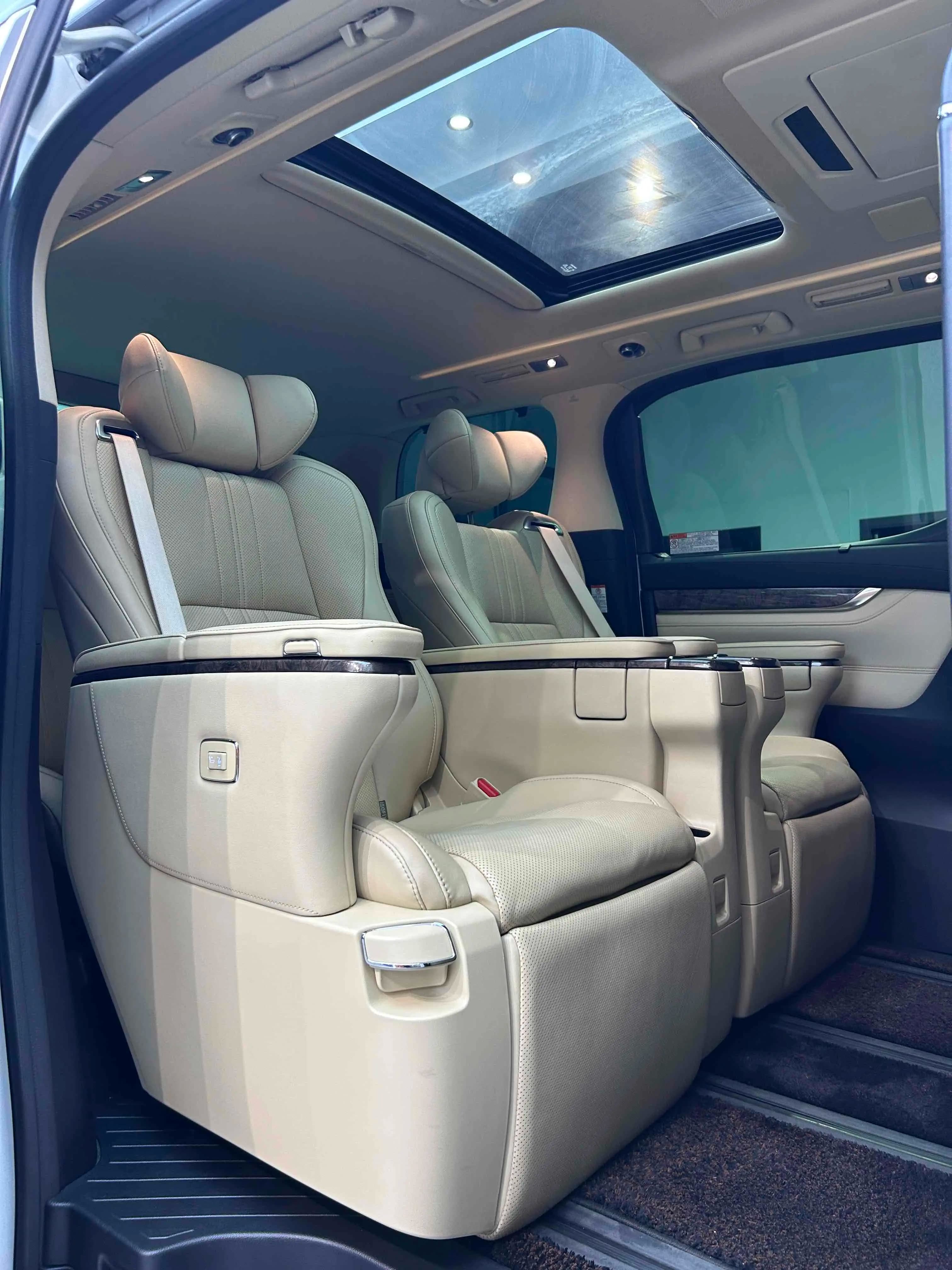 Toyota Crown Wellfire 2022 г. 126066 км. — фото 10