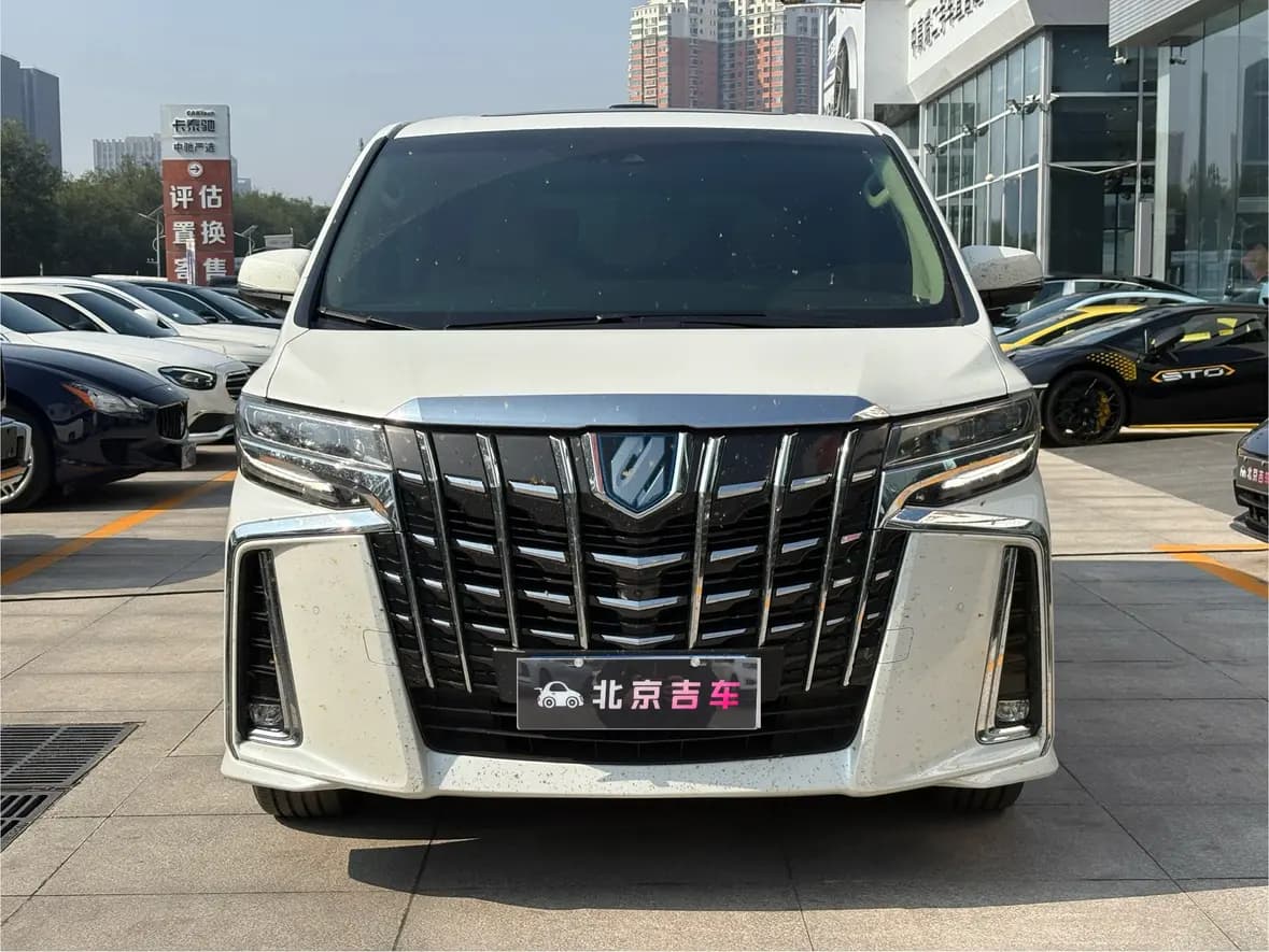 Toyota Alphard 2022 г. 57449 км. — фото 2