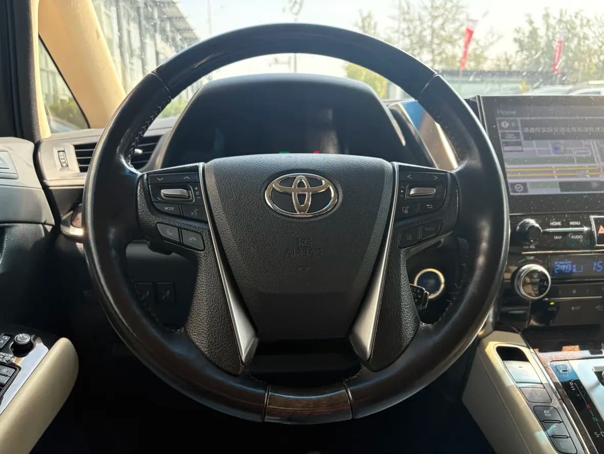 Toyota Alphard 2022 г. 57449 км. — фото 13