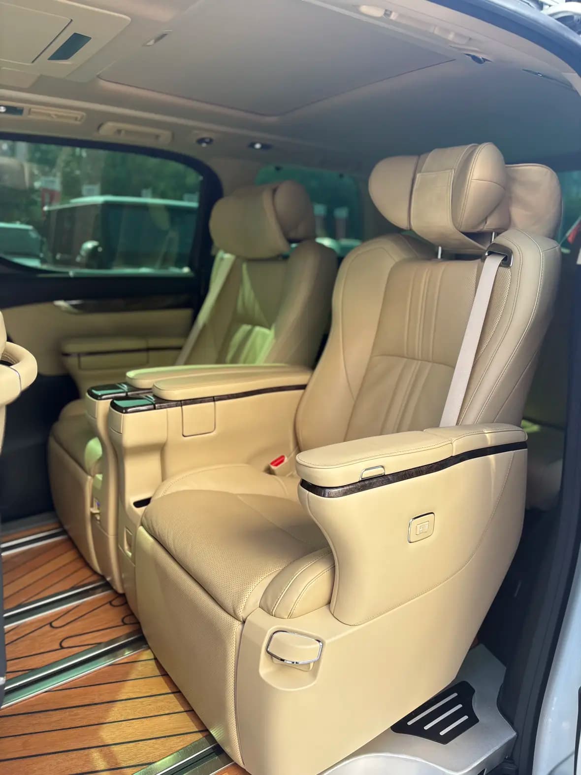 Toyota Alphard 2022 г. 57449 км. — фото 16