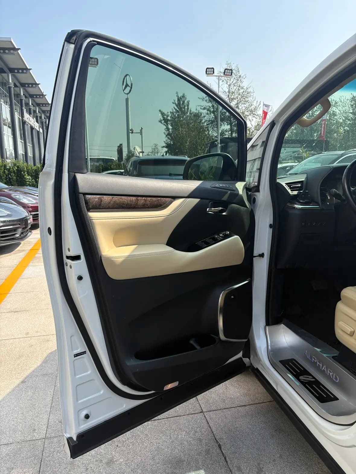 Toyota Alphard 2022 г. 57449 км. — фото 18