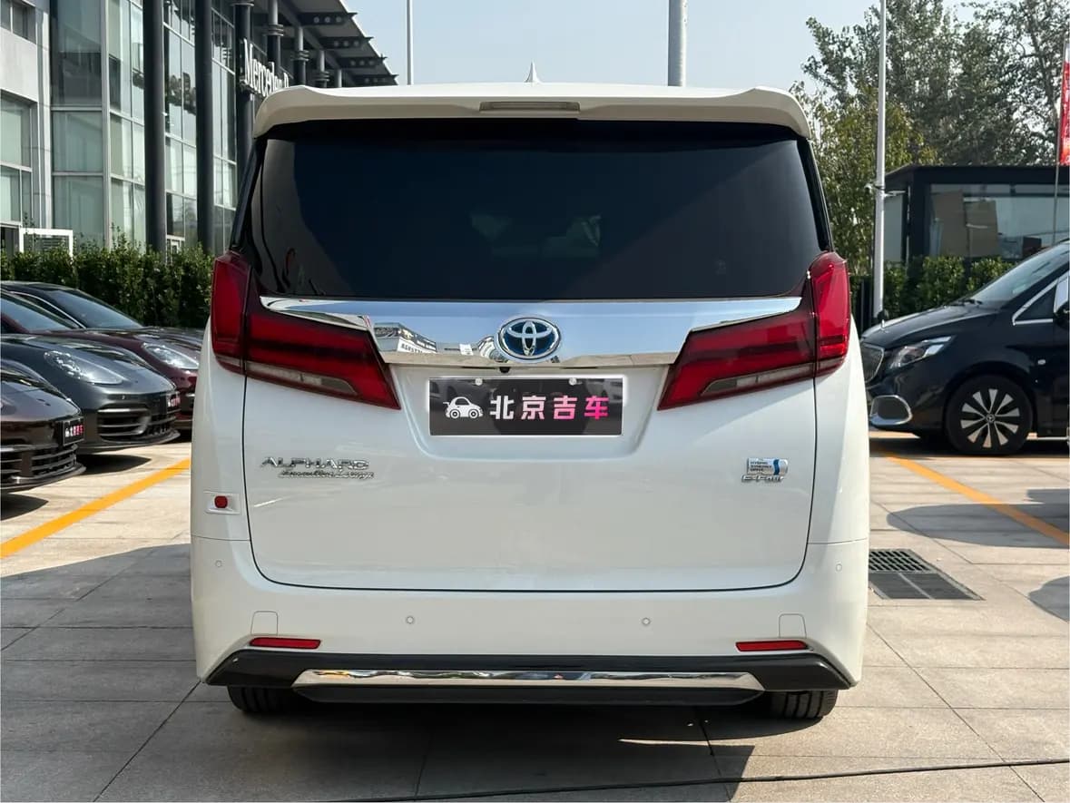 Toyota Alphard 2022 г. 57449 км. — фото 3