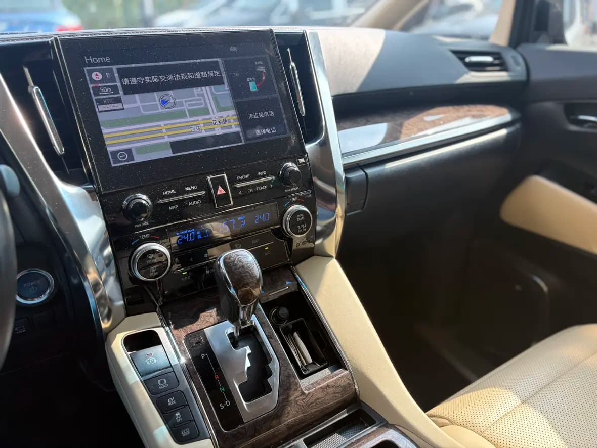 Toyota Alphard 2022 г. 57449 км. — фото 6