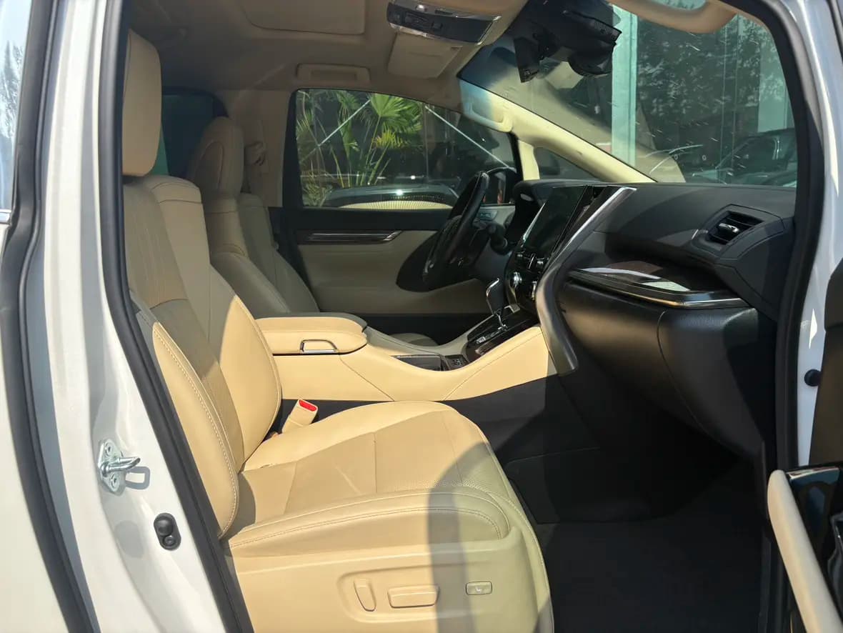 Toyota Alphard 2022 г. 57449 км. — фото 8