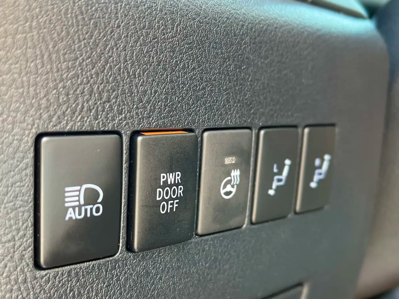 Toyota Alphard 2022 г. 70000 км. — фото 17