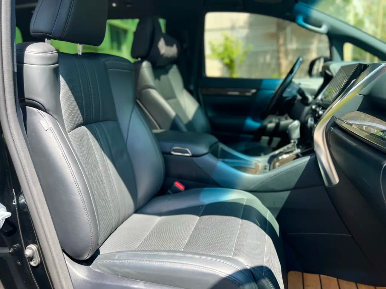 Toyota Alphard 2022 г. 70000 км. — фото 18