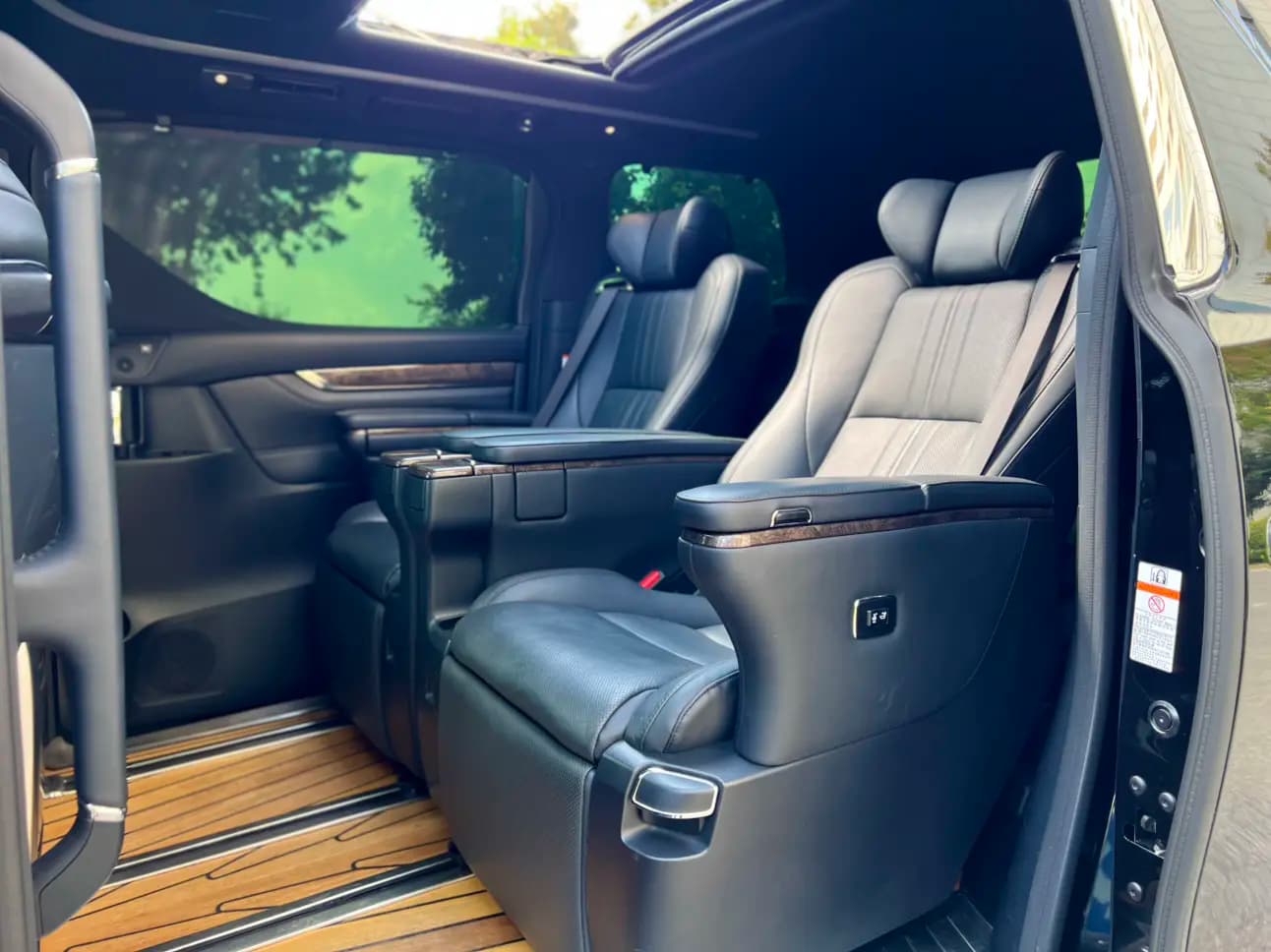 Toyota Alphard 2022 г. 70000 км. — фото 21