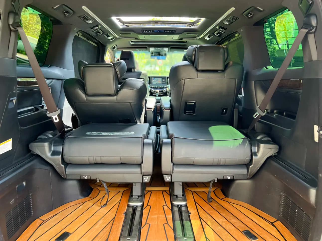 Toyota Alphard 2022 г. 70000 км. — фото 22