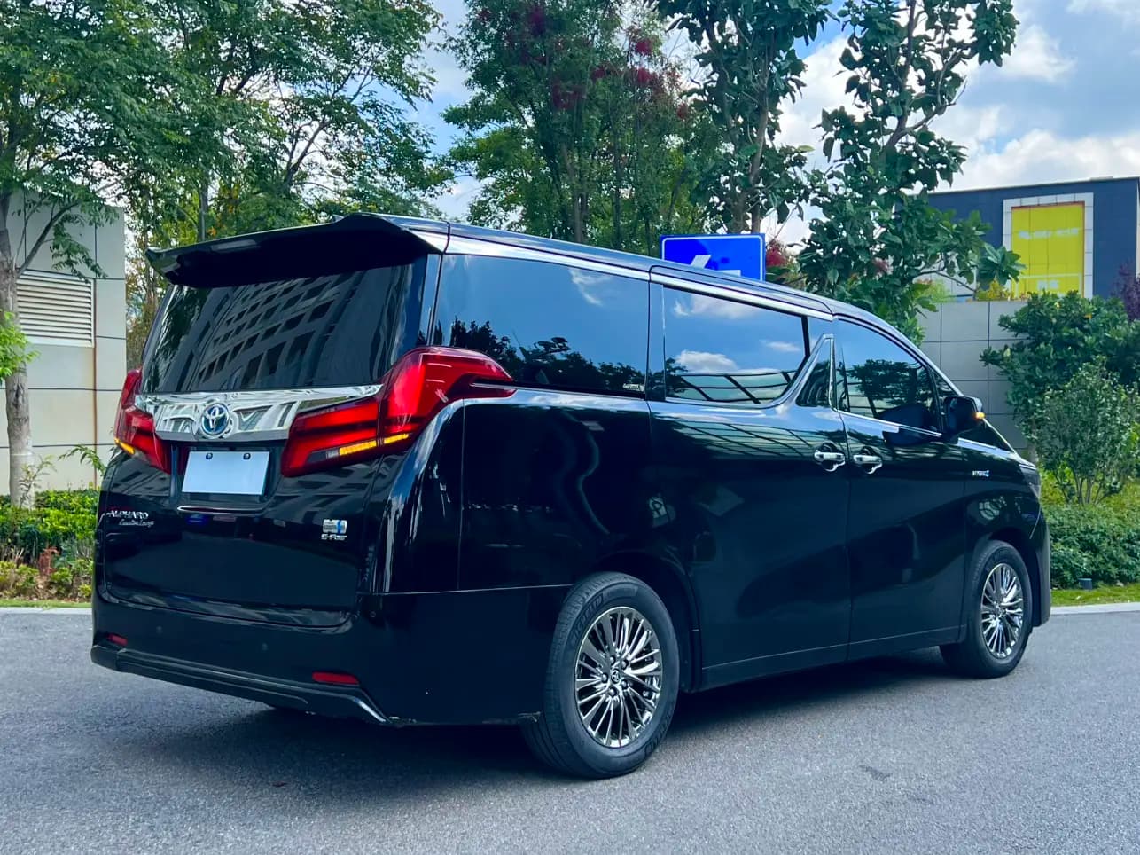 Toyota Alphard 2022 г. 70000 км. — фото 7