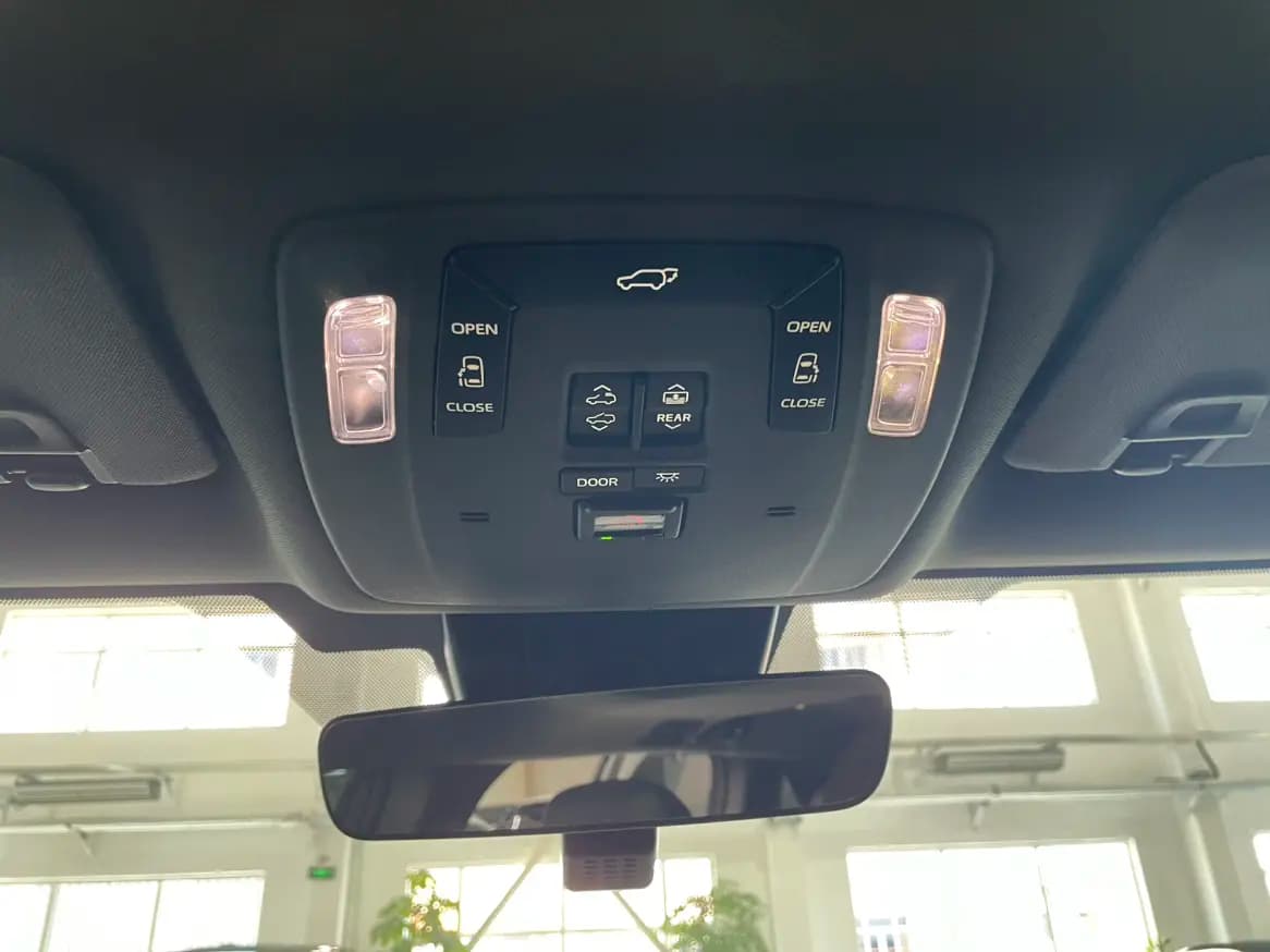 Toyota Granvia 2024 г. 20171 км. — фото 11