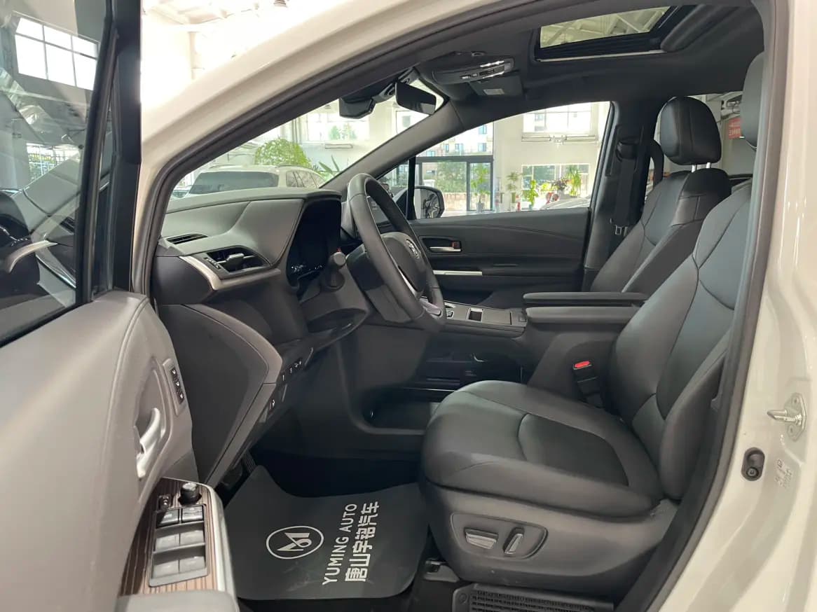Toyota Granvia 2024 г. 20171 км. — фото 24