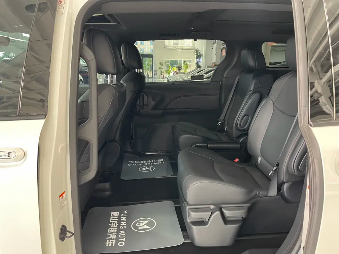 Toyota Granvia 2024 г. 20171 км. — фото 25