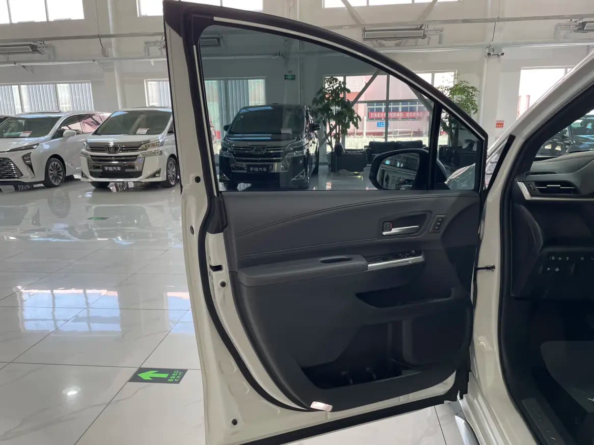 Toyota Granvia 2024 г. 20171 км. — фото 26