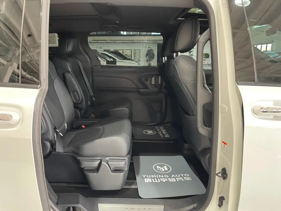 Toyota Granvia 2024 г. 20171 км. — фото 29