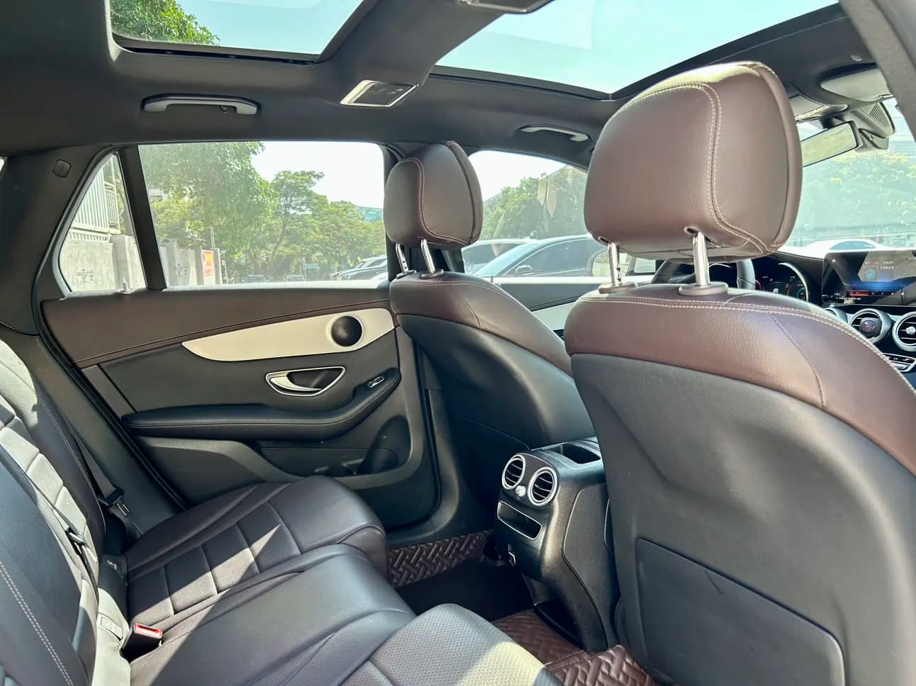 Mercedes-Benz GLC 2022 г. 50055 км. — фото 13