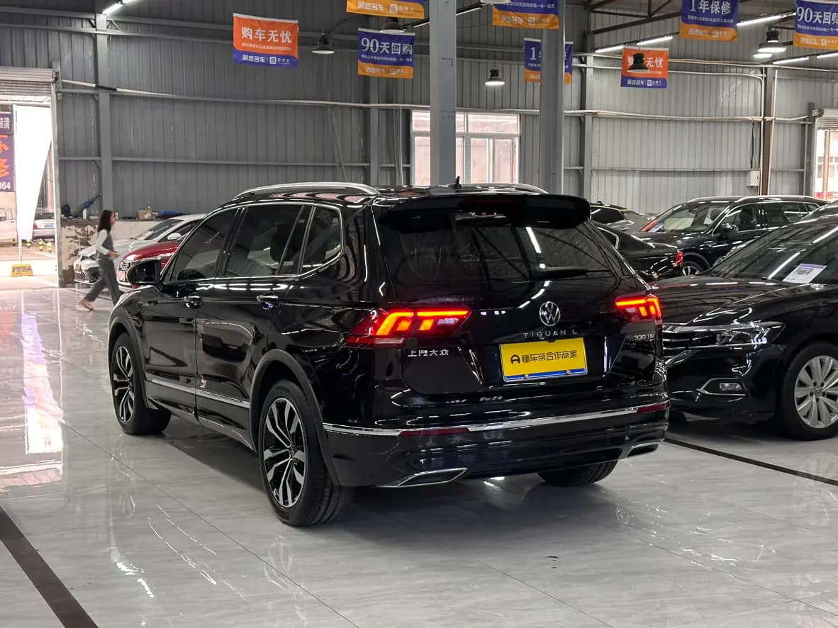 Volkswagen Tiguan L 2021 г. 103030 км. — фото 4